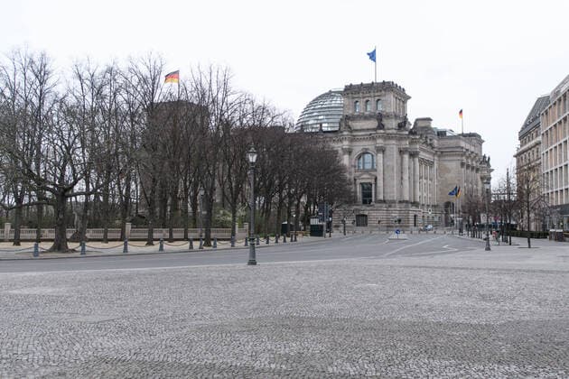 Coronavirus, Impressions from Berlin Germany, Berlin 20 03 2020 The picture shows an empty street and the Bundestag in the background Berlin Berlin Germany