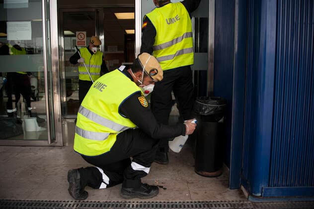 March 20, 2020, Pamplona, Navarra, Spain: Members of the Spanish Military Emergency Unit, carrying out disinfection tasks at the Pamplona Immigration Office..A total of four self-bomb trucks and 15 military personnel wearing protective equipment continue the disinfection work entrusted to the Spanish Military Emergency Unit by the Ministry of Interior, in areas that could have been infected with the coronavirus Pamplona Spain - ZUMAs197 20200320_zaa_s197_104 Copyright: xElsaxAxBravox
