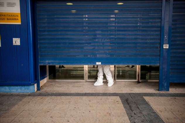 March 20, 2020, Pamplona, Navarra, Spain: Member of the Military Emergency Unit disinfecting the shutter of the Immigration Office located in Pamplona..A total of four self-bomb trucks and 15 military personnel wearing protective equipment continue the disinfection work entrusted to the Spanish Military Emergency Unit by the Ministry of Interior, in areas that could have been infected with the coronavirus Pamplona Spain - ZUMAs197 20200320_zaa_s197_105 Copyright: xElsaxAxBravox