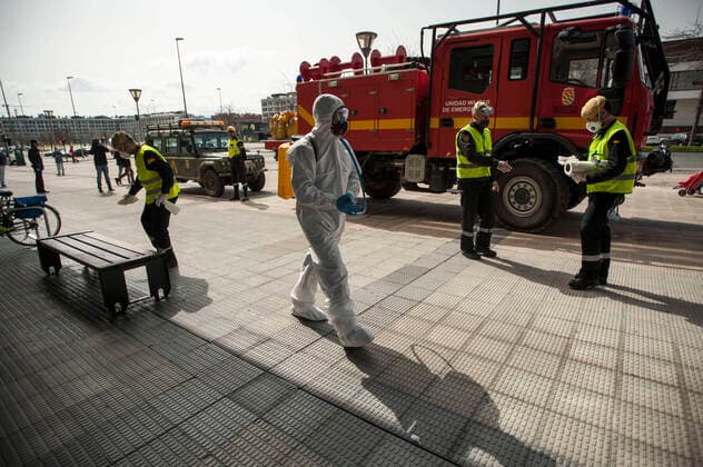 March 20, 2020, Pamplona, Navarra, Spain: Members of the Spanish Military Emergency Unit, carrying out disinfection tasks at the Pamplona Immigration Office..A total of four self-bomb trucks and 15 military personnel wearing protective equipment continue the disinfection work entrusted to the Spanish Military Emergency Unit by the Ministry of Interior, in areas that could have been infected with the coronavirus Pamplona Spain - ZUMAs197 20200320_zaa_s197_110 Copyright: xElsaxAxBravox