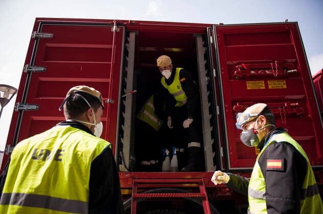 March 20, 2020, Pamplona, Navarra, Spain: Members of the Spanish Military Emergency Unit, carrying out disinfection tasks at the Pamplona Immigration Office..A total of four self-bomb trucks and 15 military personnel wearing protective equipment continue the disinfection work entrusted to the Spanish Military Emergency Unit by the Ministry of Interior, in areas that could have been infected with the coronavirus Pamplona Spain - ZUMAs197 20200320_zaa_s197_114 Copyright: xElsaxAxBravox