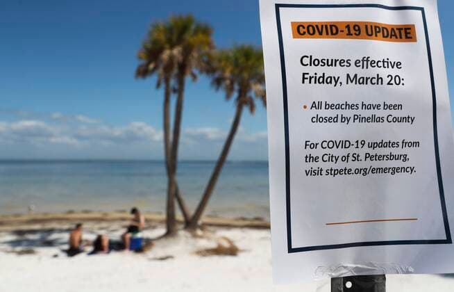 News Bilder des Tages March 20, 2020, St. Petersburg, Florida, USA: The Covid-19 update beach closure sign along the sand at North Shore Park on Friday, March 20, 2020 in St. Petersburg. Pinellas County has announced that all public beaches will close tonight at 11:59 p.m. St. Petersburg USA - ZUMAs70_ 20200320_zan_s70_020 Copyright: xDirkxShaddx