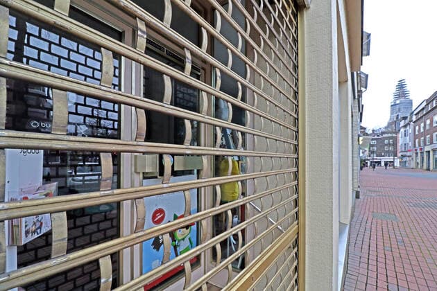 Fear of the coronavirus Grids block the entrance to shops due to the corona crisis, which must remain closed according to official regulations Essen North Rhine-Westphalia Germany