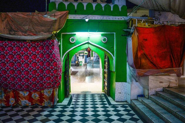 India: Dargah closed for visitors amid COVID-19 A view of the deserted Dargah Khwaza Moinuddin Chishty closed for visitors amid concerns over the spread of coronavirus in Ajmer, Rajasthan, India. Ajmer Rajasthan India Copyright: ShaukatxAhmed