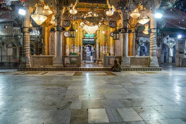 India: Dargah closed for visitors amid COVID-19 A view of the deserted Dargah Khwaza Moinuddin Chishty closed for visitors amid concerns over the spread of coronavirus in Ajmer, Rajasthan, India. Ajmer Rajasthan India Copyright: ShaukatxAhmed