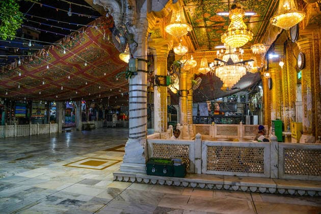 India: Dargah closed for visitors amid COVID-19 A view of the deserted Dargah Khwaza Moinuddin Chishty closed for visitors amid concerns over the spread of coronavirus in Ajmer, Rajasthan, India. Ajmer Rajasthan India Copyright: ShaukatxAhmed