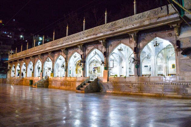 India: Dargah closed for visitors amid COVID-19 A view of the deserted Dargah Khwaza Moinuddin Chishty closed for visitors amid concerns over the spread of coronavirus in Ajmer, Rajasthan, India. Ajmer Rajasthan India Copyright: ShaukatxAhmed