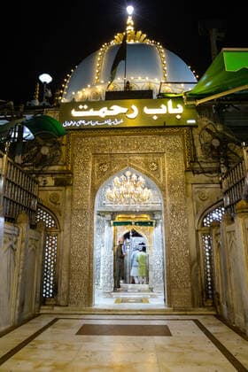 India: Dargah closed for visitors amid COVID-19 A view of the deserted Dargah Khwaza Moinuddin Chishty closed for visitors amid concerns over the spread of coronavirus in Ajmer, Rajasthan, India. Ajmer Rajasthan India Copyright: ShaukatxAhmed