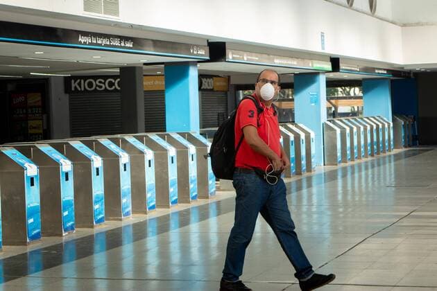 Mar 20, 2020 - Buenos Aires, Argentina - Currently there is a mandatory total quarantine in Argentina due to the coronavirus. It implies the total restriction of movement of the population except for some essential professions such as doctors, police and the press. Transportation means are limited and controlled by police personnel. Cinemas, shopping malls, theaters, bars, restaurants are closed. There is no school nor university. The total restriction started today at 00.00. The border is totally closed. There are 158 confirmed cases with coronavirus and 3 deaths. The restriction will last in principle until March 31. Breaking the restriction is a crime. Buenos Aires Argentina - ZUMAa188 20200320_int_a188_003 Copyright: xPaulaxAcunzox