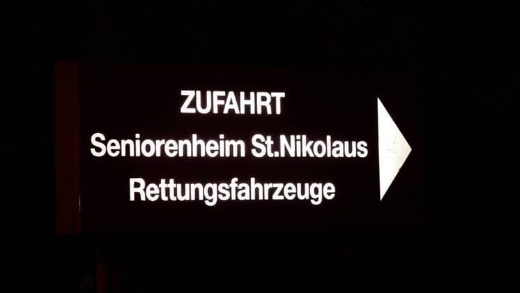 Dramatic situation Coronavirus in Würzburg nursing home 9 deceased, 5 more in clinics, 10 isolated and 23 infected nursing staff Dramatic situation in a nursing home in Würzburg, 9 deceased within a short time, 5 more in clinics in Würzburg, 10 isolated in nursing home and 23 infected nursing sta Copyright: 7aktuell.dex xAlexanderxHald