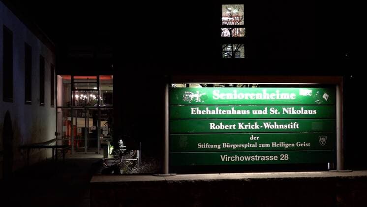 Dramatic situation Coronavirus in Würzburg nursing home 9 deceased, 5 more in clinics, 10 isolated and 23 infected nursing staff Dramatic situation in a nursing home in Würzburg, 9 deceased within a short time, 5 more in clinics in Würzburg, 10 isolated in nursing home and 23 infected nursing sta Copyright: 7aktuell.dex xAlexanderxHald