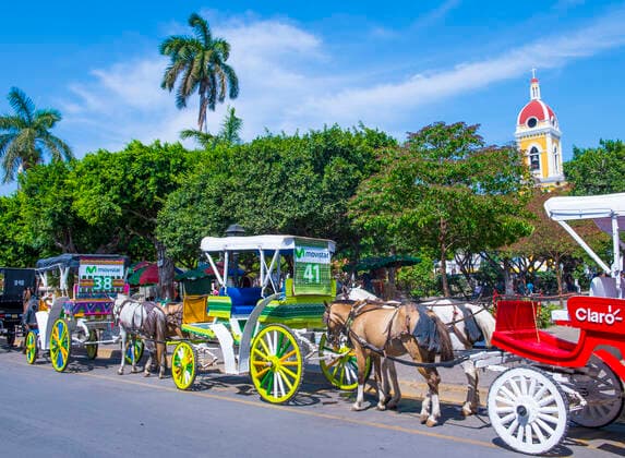 Horse drawn wagons in Granada Nicaragua. Granada was founded in 1524 and it s the first European city in mainland America Granada Nicaragua Copyright: xKobbyxDaganx KOB-Granada34