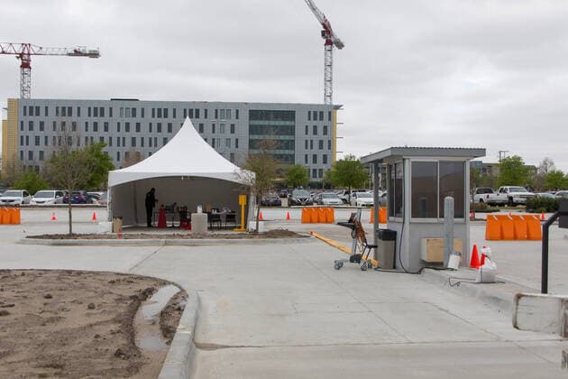 (200320) -- DALLAS (U.S.), March 20, 2020 (Xinhua) -- Photo taken on March 20, 2020 shows a drive-thru COVID-19 testing site in Dallas, Texas, the United States. The number of COVID-19 cases in the United States has topped 18,563 as of 18:30 Eastern Standard Time Friday, with 227 deaths, according to the Center for Systems Science and Engineering at Johns Hopkins University. (Photo by Dan Tian Xinhua) U.S.-TEXAS-DALLAS-DRIVE-THRU COVID-19 TESTING SITE 