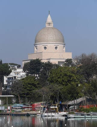(200321) -- ROME, March 21, 2020 (Xinhua) -- A canoe camp is closed in Rome, Italy, March 20, 2020. Italy s Ministry of Health on Friday took the unprecedented step of closing all public parks, gardens and other open spaces, effective from Saturday. The coronavirus pandemic has claimed 4,032 lives in locked down Italy by Friday, with the number of cumulative cases reaching 47,021, according to new data released by the Civil Protection Department. (Photo by Alberto Lingria Xinhua) ITALY-COVID-19-LOCKDOWN
