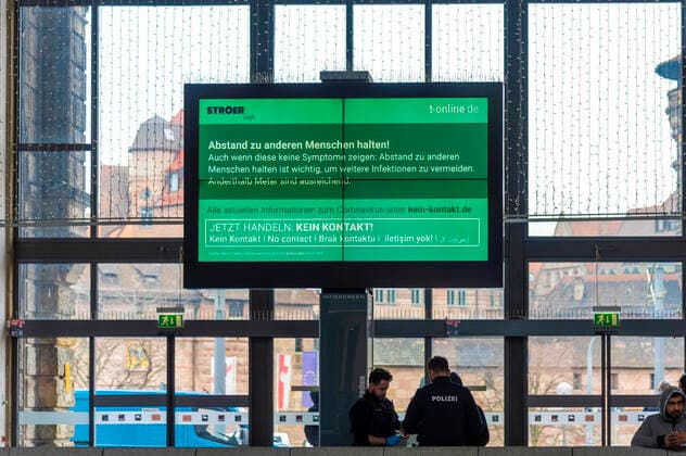 Warnings at the main station Measures to combat the corona virus Nuremberg, 20 03 2120 Foto:xD.xAnoraganingrumx xFuturexImage