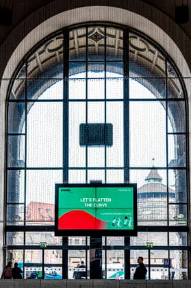 Warnings at the main station Measures to combat the corona virus Nuremberg, 20 03 2120 Foto:xD.xAnoraganingrumx xFuturexImage