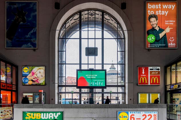 Warnings at the main station Measures to combat the corona virus Nuremberg, 20 03 2120 Foto:xD.xAnoraganingrumx xFuturexImage