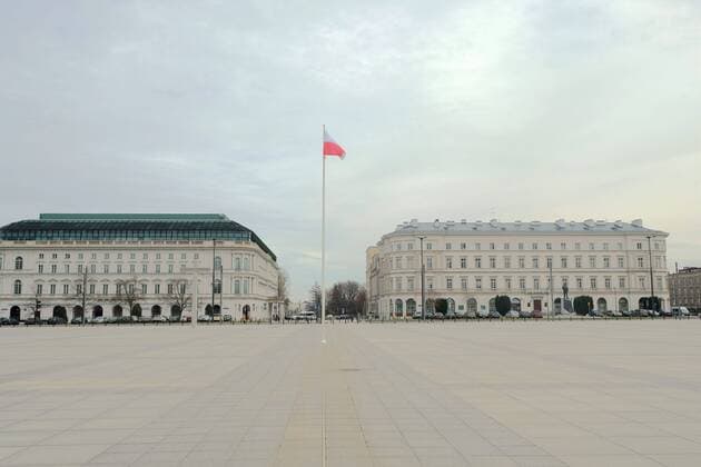(200321) -- WARSAW, March 21, 2020 (Xinhua) -- Photo taken on March 20, 2020 shows the Pilsudski Square in Warsaw, Poland. Polish Prime Minister Mateusz Morawiecki said on Friday that Poland has introduced a state of epidemic emergency to curb the spread of the novel coronavirus. The prime minister also announced the introduction of tougher penalties for breaking quarantine rules and affecting location-tracking of people under quarantine. The number of Poland s confirmed coronavirus cases has risen to 425 and five people died from the COVID-19, the Polish Health Ministry announced on Friday evening. (Xinhua Zhou Nan) POLAND-WARSAW-COVID-19 