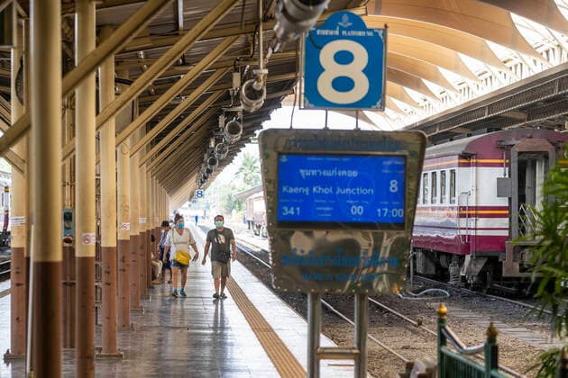 March 21, 2020, Bangkok, Bangkok, Thailand: Passengers wear surgical masks while walking on a platform in Bangkok s historic Hualumphong train station. The number of confirmed cases of Covid-19 in Thailand jumped to 411 from 322 overnight, the largest daily increase seen in the country since the start of the outbreak. Bangkok Thailand - ZUMAt128 20200321_zap_t128_004 Copyright: xAdryelxTalamantesx