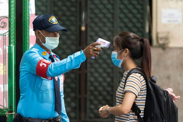 March 21, 2020, Bangkok, Bangkok, Thailand: Passengers entering Bangkok s historic Hualumphong train station have their temperature checked by security before proceeding into the station. The number of confirmed cases of Covid-19 in Thailand jumped to 411 from 322 overnight, the largest daily increase seen in the country since the start of the outbreak. Bangkok Thailand - ZUMAt128 20200321_zap_t128_007 Copyright: xAdryelxTalamantesx