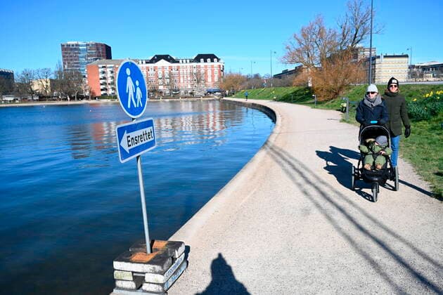 Unification of the Seas in Copenhagen, Saturday, March 21, 2020 Signage at the Seas in Copenhagen shows uniformity for walking in the streets,  Copyright: PhilipxDavalix cop107 spdk20200321-100707-L
