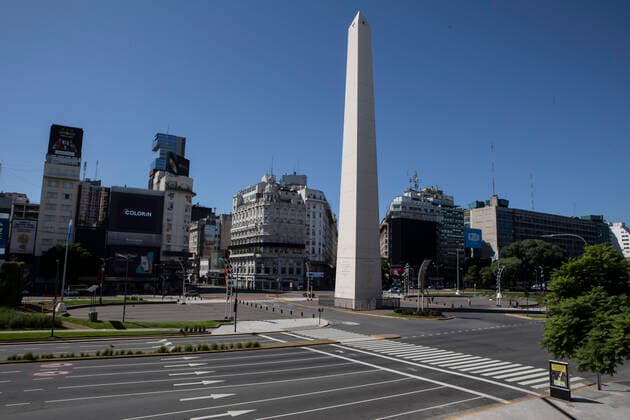 (200321) -- BUENOS AIRES, March 21, 2020 (Xinhua) -- Few people are seen in the streets in Buenos Aires, Argentina, March 20, 2020. Argentine President Alberto Fernandez asked the people to unite and comply with the mandatory quarantine placed until March 31 to help combat the novel coronavirus pandemic. The country has so far reported 158 cases, three of them fatal. (Xinhua Martin Zabala) ARGENTINA-BUENOS AIRES-COVID-19-MANDATORY QUARANTINE 