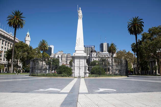 (200321) -- BUENOS AIRES, March 21, 2020 (Xinhua) -- Photo taken on March 20, 2020 shows a square in Buenos Aires, Argentina. Argentine President Alberto Fernandez asked the people to unite and comply with the mandatory quarantine placed until March 31 to help combat the novel coronavirus pandemic. The country has so far reported 158 cases, three of them fatal. (Xinhua Martin Zabala) ARGENTINA-BUENOS AIRES-COVID-19-MANDATORY QUARANTINE 