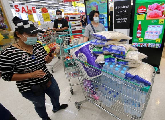 March 21, 2020, Bangkok, Thailand: People in Bangkok rushed to supermarket to buy instant foods and consumer products at supermarket in Bangkok on March 21, 2020. City Hall has ordered Bangkok shopping malls to close from Sunday until April 12 as it steps up the battle against the spread of the coronavirus. Bangkok Thailand - ZUMAu103 20200321_zia_u103_002 Copyright: xUrdeexImagex