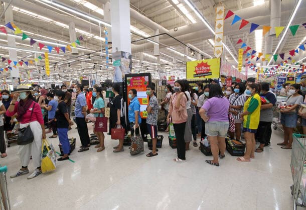 March 21, 2020, Bangkok, Thailand: People in Bangkok rushed to supermarket to buy instant foods and consumer products at supermarket in Bangkok on March 21, 2020. City Hall has ordered Bangkok shopping malls to close from Sunday until April 12 as it steps up the battle against the spread of the coronavirus. Bangkok Thailand - ZUMAu103 20200321_zia_u103_003 Copyright: xUrdeexImagex