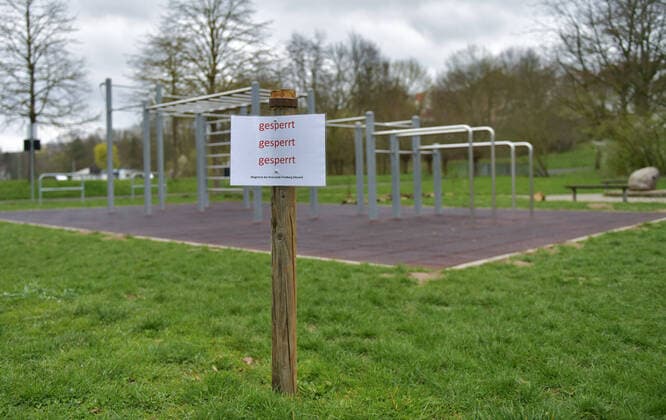 21 03 2020, xblx, closed playground on the lake meadow in Friedberg Friedberg
