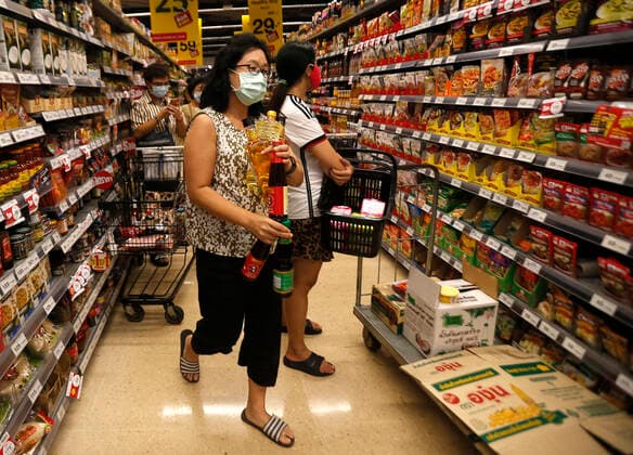 March 21, 2020, Bangkok, Thailand: Women shopping while wearing protective masks as a preventive measure against the spread of Coronavirus at a shopping mall in Bangkok. Bangkok Thailand - ZUMAs197 20200321_zaa_s197_006 Copyright: xChaiwatxSubprasomx