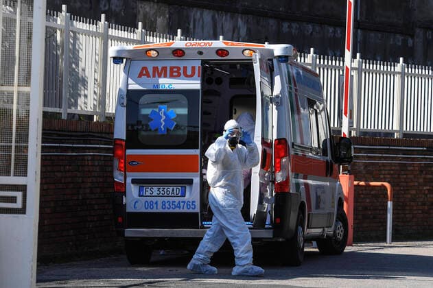 Paramedical opens the ambulance out emergency room of the Cotugno hospital in Naples where the Coronavirus COVID-19 patient.  Copyright: xSalvatorexLaportax xIPAx xKontrolabx