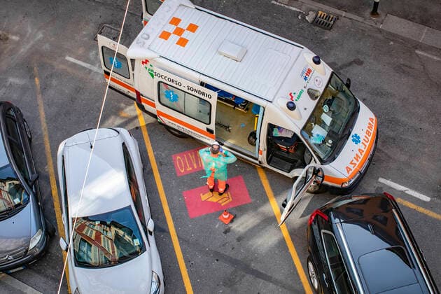Bergamo Coronavirus - intervention of an ambulance in the city (Foto & xa9;Sergio Agazzi Fotogramma, Bergamo - 2020-03-21) p.s. la foto e utilizzabile nel rispetto del contesto in cui e stata scattata, e senza intento diffamatorio del decoro delle persone rappresentate  Copyright: xFotox& xa9;SergioxAgazzix xFOTOGRAMMAx