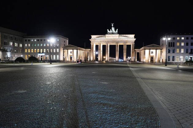 20 03 2020,Berlin,Germany,GER, Pariser Platz, Brandenburger Tor in the evening, at 7.33 pm the square is deserted due to the corona pandemic