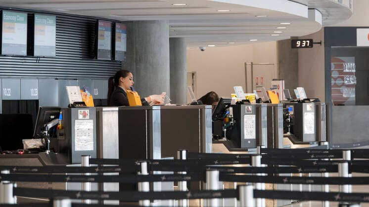 NEWS : annulation des vols et retour des derniers vacanciers - Aeroport Lyon Saint Exupery - Colombier Sauvignieu 21 03 2020 NEWS : Aeroport Lyon Saint Exupery - Colombier Sauvignieu - 21 03 2020 SandrineTHESILLAT Panoramic 