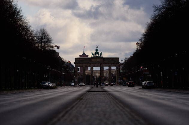 March 21, 2020: The Brandenburg Gate can be seen behin the empty Straße des 17. Juni is a street in central Berlin while the Governing Mayor of Berlin, Michael Mueller (SPD), prepares restricting residents movements to contain the deadly coronavirus pandemic. Public venues such as bars, clubs, museums, cinemas, schools, daycare centers and universities have already closed. Many businesses are resorting to home office work for their employees. And travel across the border to most neighbouring countries is severely restricted. - ZUMAs172 20200321_zap_s172_011 Copyright: xJanxScheunertx