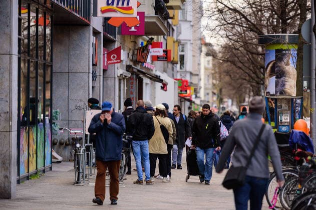 March 21, 2020: People queue up to enter a drugstore at Hauptstraße in Berlin Schoeneberg. The Governing Mayor of Berlin, Michael Mueller (SPD), prepares restricting residents movements to contain the deadly coronavirus pandemic. Public venues such as bars, clubs, museums, cinemas, schools, daycare centers and universities have already closed. Many businesses are resorting to home office work for their employees. And travel across the border to most neighbouring countries is severely restricted. - ZUMAs172 20200321_zap_s172_014 Copyright: xJanxScheunertx