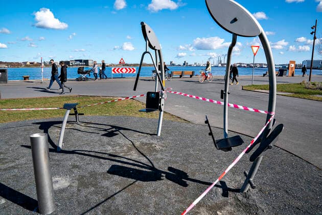Barred outdoor fitness equipment at the waterfront in Aalborg, Saturday March 21, 2020 Along the entire port of Aalborg, there was a good distance between the many people who were out and enjoying the weather Due to COVID 19, the population was asked to stay indoors as far as possible and outdoor activities in the beautiful spring weather must take place at a good distance, Aalborg Jylland Denmark,  Copyright: HenningxBagger HenningxBaggerx COP110 spdk20200321-131343-L