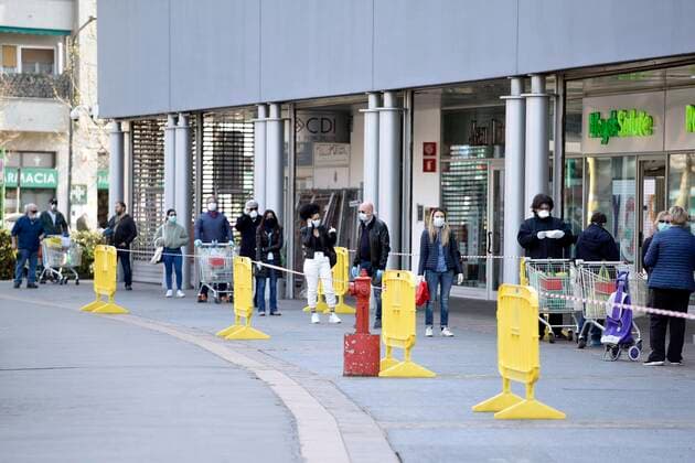 Milan, CORONAVIRUS - Rows to supermarkets In the photo: Row at the Portello supermarket  Copyright: xSimonaxChiocciax xIPAx xFotosickix