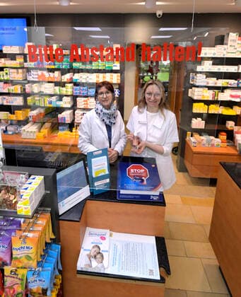 21 03 2020, protective glass at the cash desk of a pharmacy in Pfaffenhausen in Lower Allgäu due to corona virus pandemic A plexiglass pane was hung up between the sales area for pharmacy staff and customers with the inscription Please keep your distance re Owner Katharina Großmann of St Josefs Pharmacy with pharmacy staff Manuela Rauch re 21 03 2020, ph
