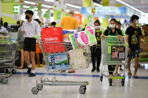 March 21, 2020, Bangkok, Thailand: People shopping while wearing protective masks as a preventive measure against the spread of Coronavirus at a shopping mall in Bangkok..Thailand has so far reported 411 cases of COVID-19 coronavirus with most of the cases reported in the Capital city Bangkok. Bangkok Thailand - ZUMAs197 20200321_zaa_s197_013 Copyright: xAmpholxThongmueangluangx