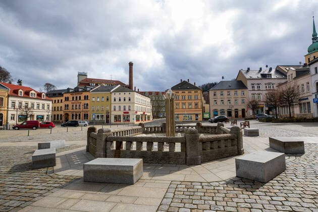 Curfew in Sebnitz The market fountain on the market place in Sebnitz, Saxony Due to the corona virus, a curfew in Sebnitz and the whole of Saxony is possible from 23 03 2020 before Sebnitz Saxony Germany Daniel Schäfer