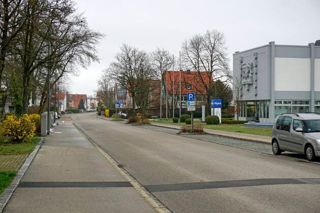 21 03 2020, empty streets in Mindelheim due to corona virus pandemic and the current exit restriction in the whole of Bavaria Here at the District Office Bad Wörishofer Straße 21 03 2020, empty streets in Mindelheim due to corona virus and exit restriction 21 03 2020, empty streets in Mindelheim due to corona virus and exit restriction