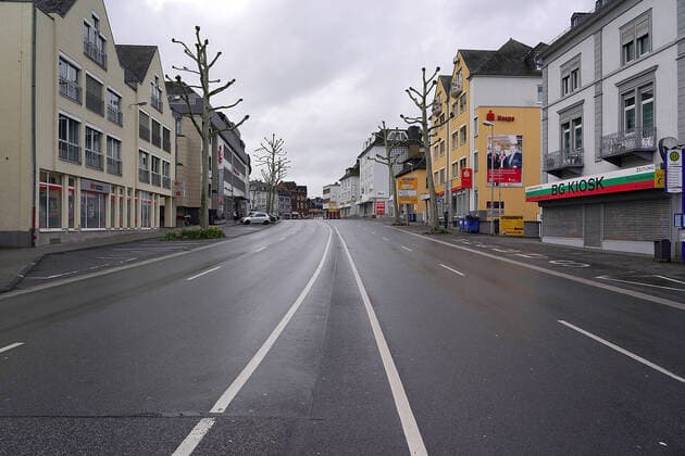 Limburg City wg Cornoa empty 21 03 2020, , Limburg, , in the picture 12 oclock noon, the Schiede, one of the most frequented streets of Limburg, where otherwise car to car stand close together, no car to be seen nordphotoxHasan Bratic nph00250