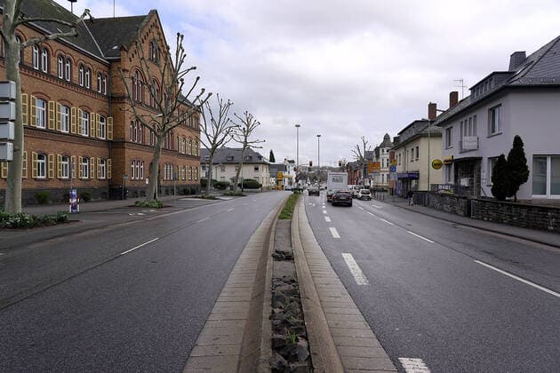 Limburg City wg Cornoa empty 21 03 2020, , Limburg, , in the picture 12 oclock noon, the Schiede, one of the most frequented streets of Limburg, where otherwise car to car stand close together, no car to be seen nordphotoxHasan Bratic nph00250