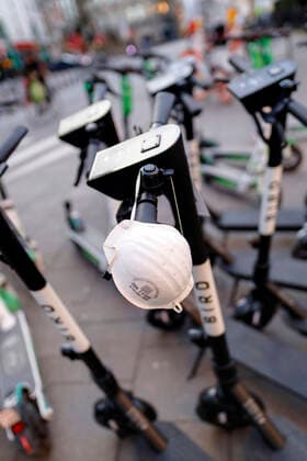 Bird scooters stand unused during the Corona crisis in the City of Cologne Cologne, 21 03 2020 Foto:xC.xHardtx xFuturexImage