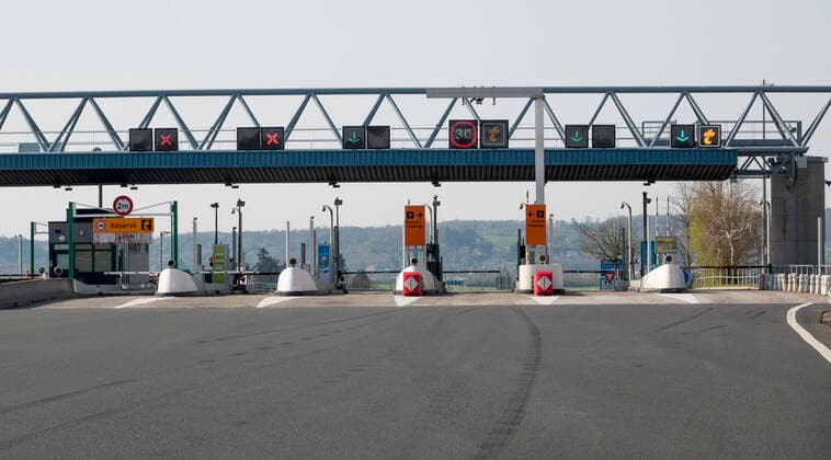 NEWS : confinement routes et autoroutes desertes - Lyon - 21 03 2020 containment of deserted roads and motorways NEWS : confinement routes et autoroutes desertes - Lyon - 21 03 2020 SandrineTHESILLAT Panoramic 