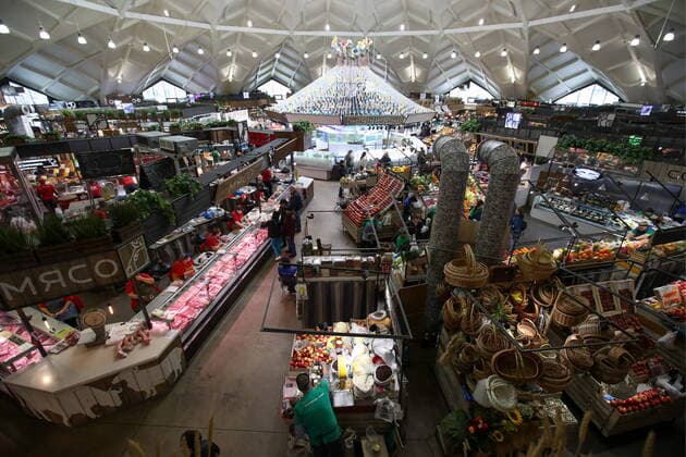 MOSCOW, RUSSIA - MARCH 21, 2020: A view of the Danilovsky market. Restaurants revenue has decreased amid the COVID-19 coronavirus pandemic. Vyacheslav Prokofyev TASS  TS0D2FB7