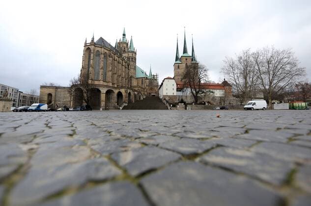 Corona 21 03 2020 , Erfurt, the cathedral square is empty, there are hardly any people on the way