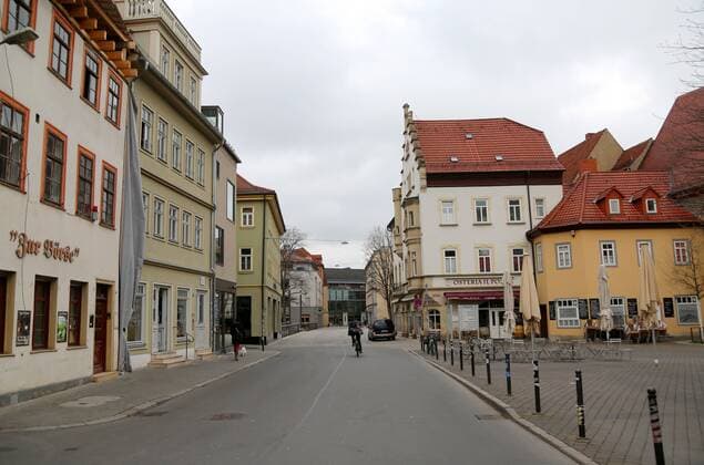 Corona 21 03 2020 , Erfurt, the Rathausbrücke is as empty as a house, there are hardly any people on the road, due to the Corona crisis public life is severely restricted, they want to slow down the spread of the virus